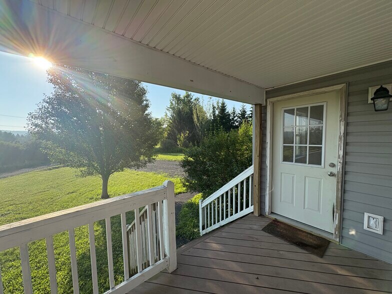 Apt 2 Private Entrance - 54 Bald Hill Rd