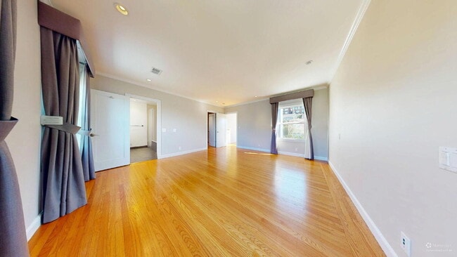 Building Photo - Charming, Renovated 3BR + Sunroom / 3.5 BA...