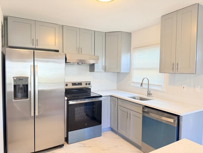 Building Photo - 15-75-75 208th Pl