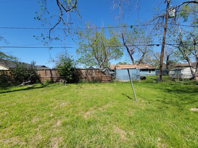 Building Photo - 5815 Southseas St