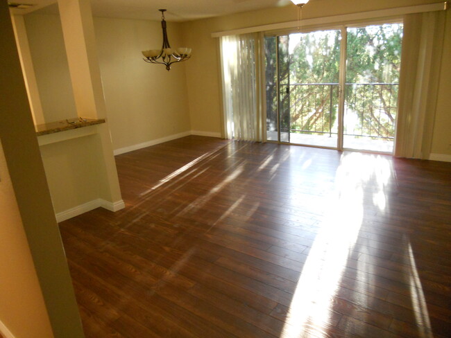 Living/dining room - 42837 15th St W