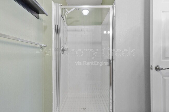 Building Photo - 18602 E Water Dr