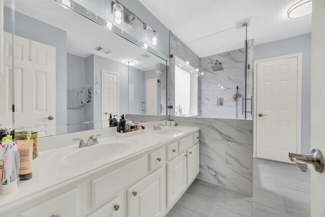 Building Photo - 3828 Landon Park Dr