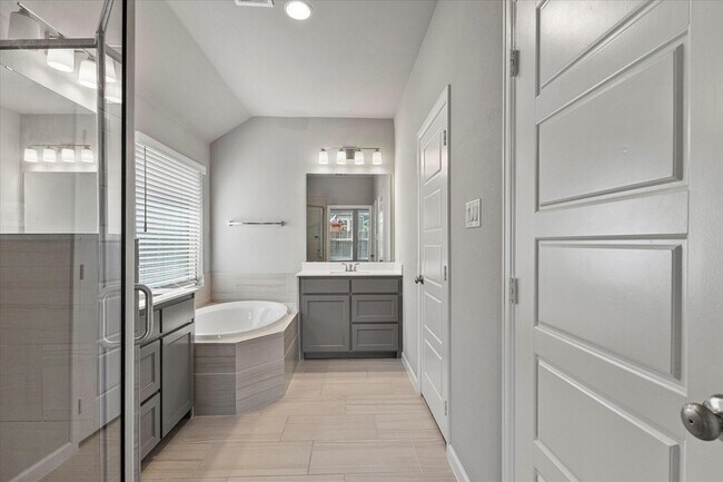 Building Photo - 2412 Bathwick Ln