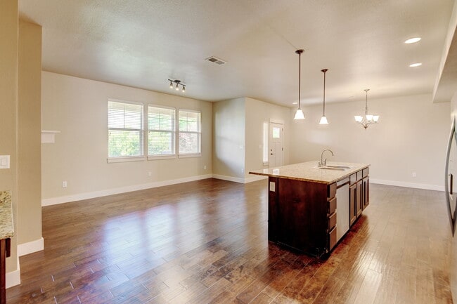 Building Photo - 2107 Sandbur Dr