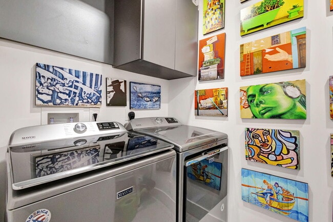 Building Photo - 7430 Victory Ln