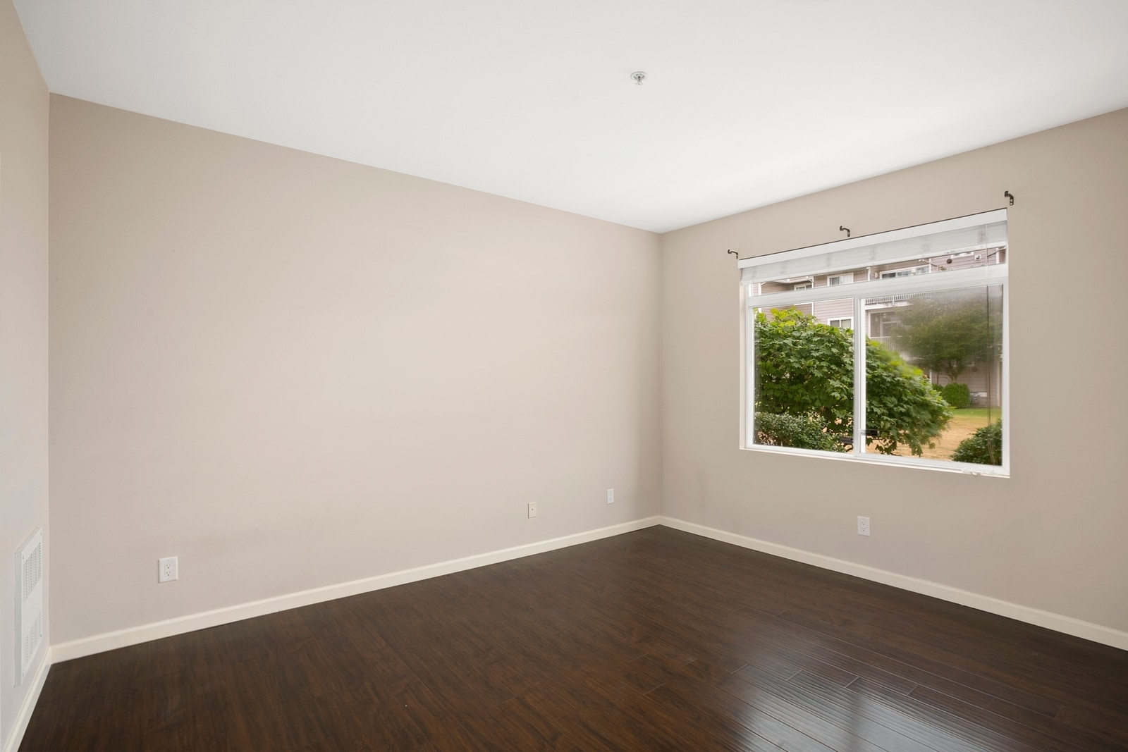 Building Photo - 571 241st Ln SE