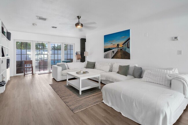 Building Photo - 2233 SE 15th St