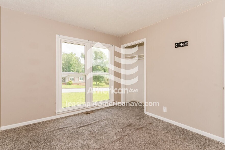 Building Photo - 2504 Cumberland Dr