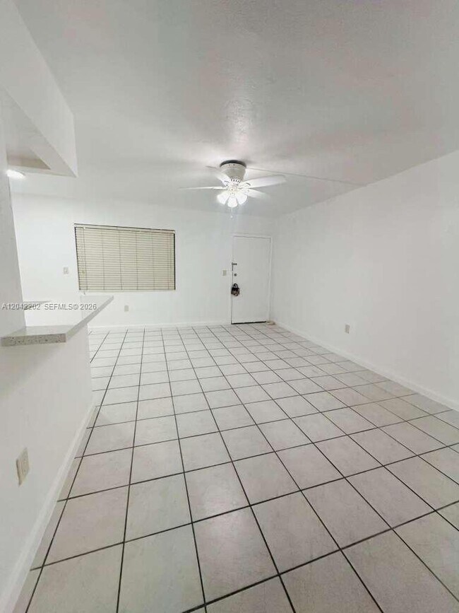 Building Photo - 1230 W 54th St