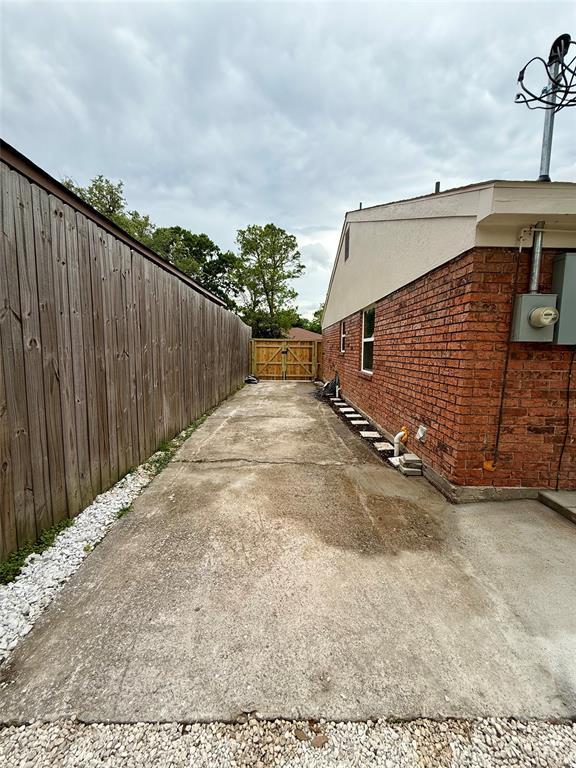Building Photo - 6027 Beaudry Dr