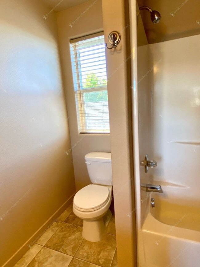 Building Photo - 3  BR home with new flooring in a great NE...