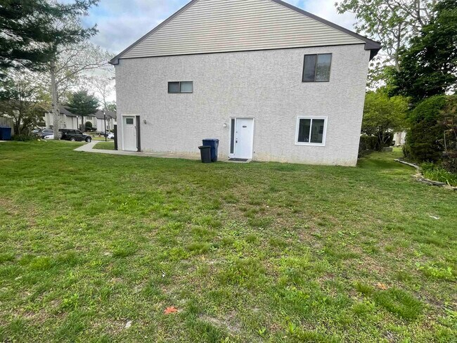 Building Photo - 2142 Rhododendron Ct