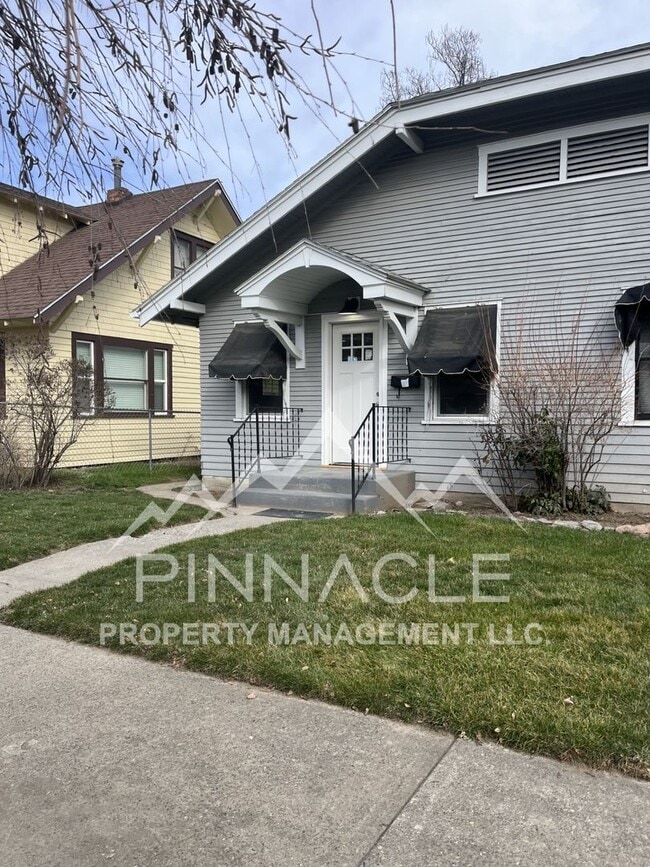 Building Photo - 1-5 1/2 Chicago Ave