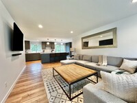 Building Photo - Furnished Short Term Rental!