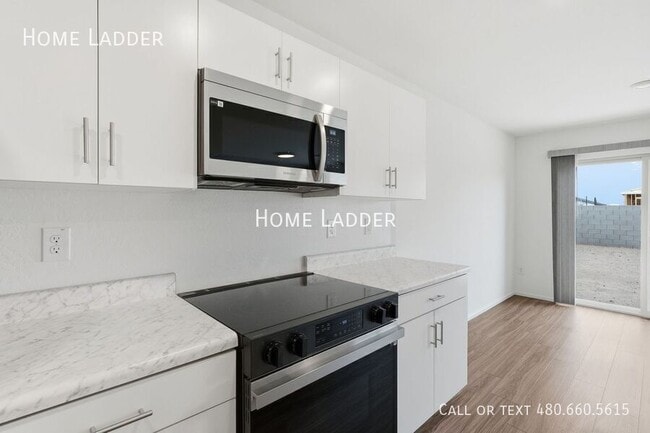 Building Photo - 1360 W Inca Dr