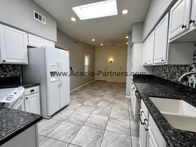 Building Photo - Two Bedroom Townhouse