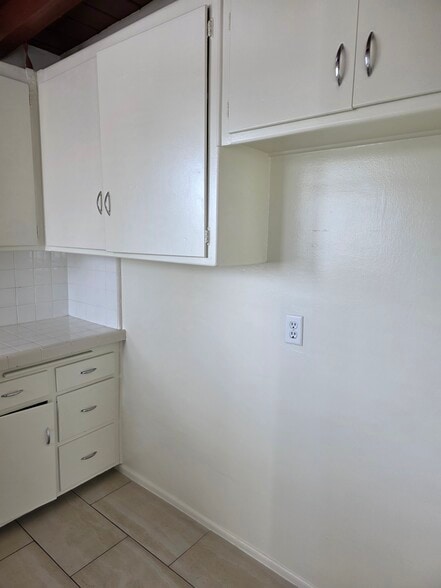 Kitchen - 2330 Carmelina S Ave