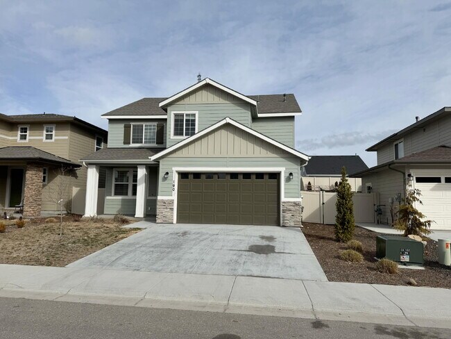 Building Photo - "Spacious 4-Bedroom Home on East Caldera Street with 2.5 Baths and 2,498 Sq Ft of Comfort in Meri...