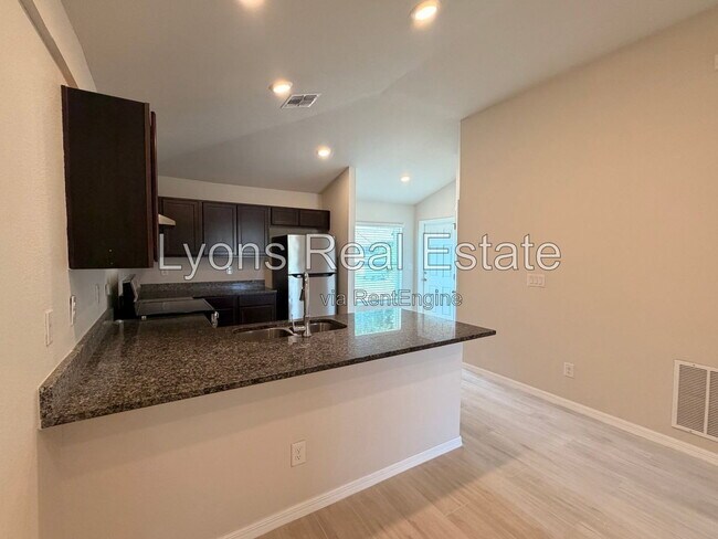 Building Photo - 10499 Pendleton Ave