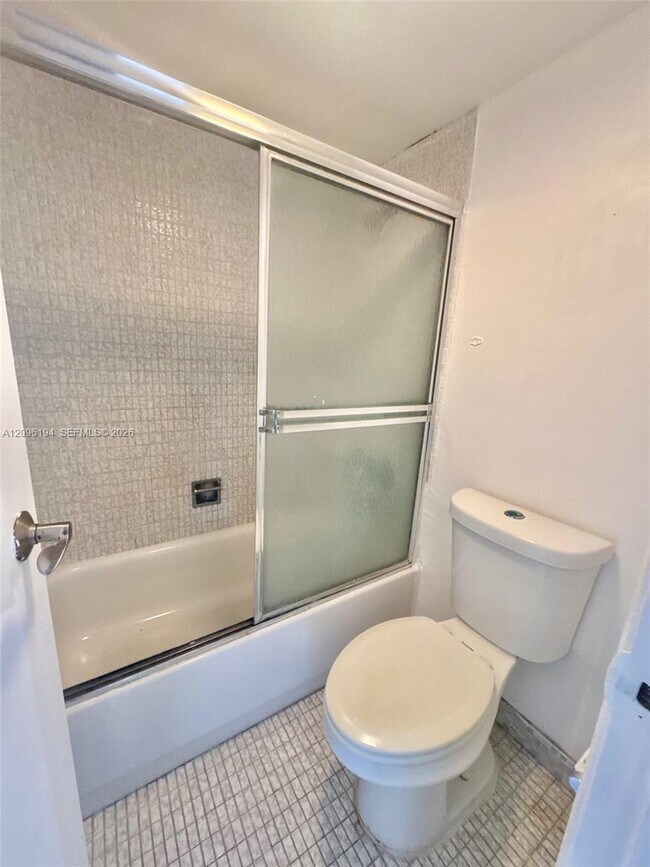 Building Photo - 3475 N Country Club Dr