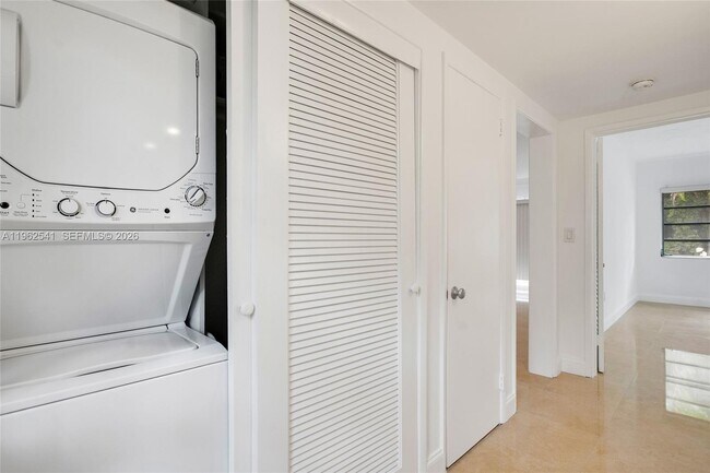 Building Photo - 50 Park Dr