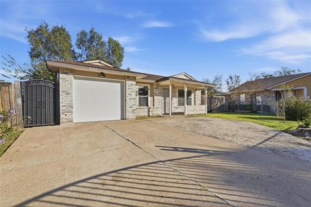 Building Photo - 9420 Kerrville St