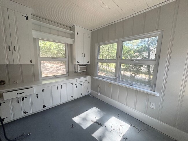 Building Photo - Forest Acres 3 Bedroom 2 Bath