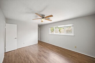 Building Photo - 10814 Sugar Hill Dr