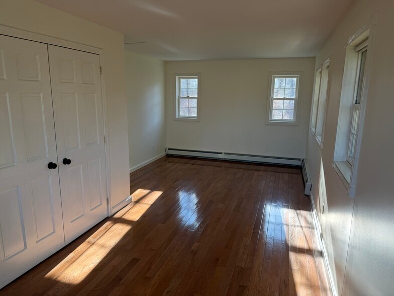 Primary bedroom - 100 Summerset Rd