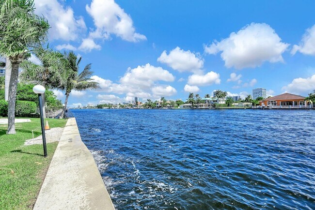 Building Photo - 6279 Bay Club Dr