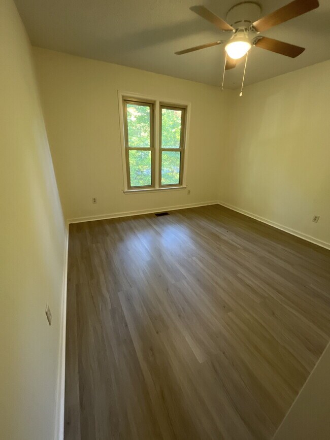 Building Photo - Location is Everything! Close to Downtown ...