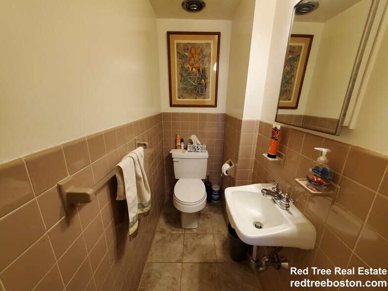 Building Photo - 58 Longfellow Rd