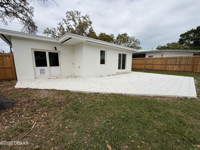 Building Photo - 157 15th St