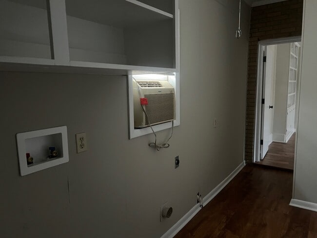 Building Photo - 5705 Creighton St