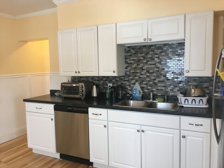 Kitchen view showing hallway passage to the left back to living room. - 1320 Jefferson St NE