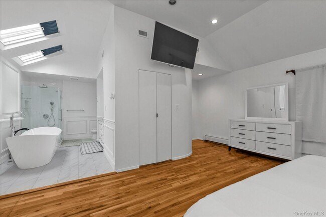 Building Photo - 8 Branding Iron Ln