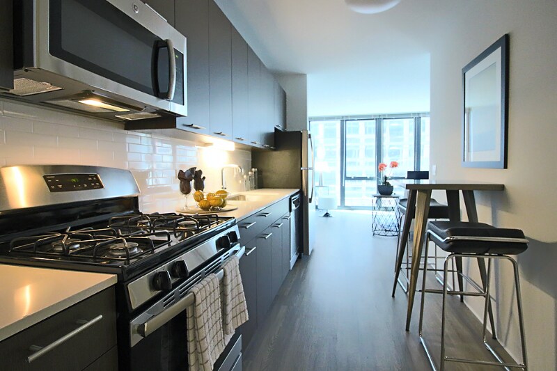 Building Photo - 637 W Erie St