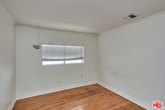 Building Photo - 1253 Keniston Ave