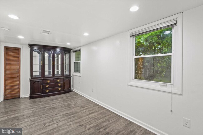 Building Photo - 9086 Brook Ford Rd