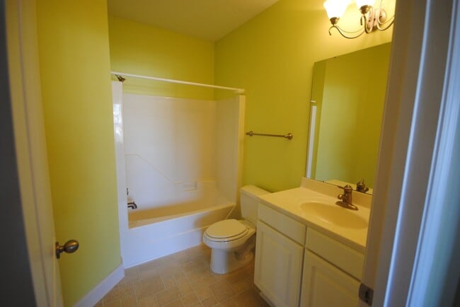 Building Photo - 200 Gateway Condos Dr