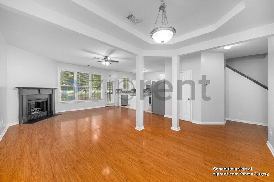 Building Photo - 3296 Sheffield Cir