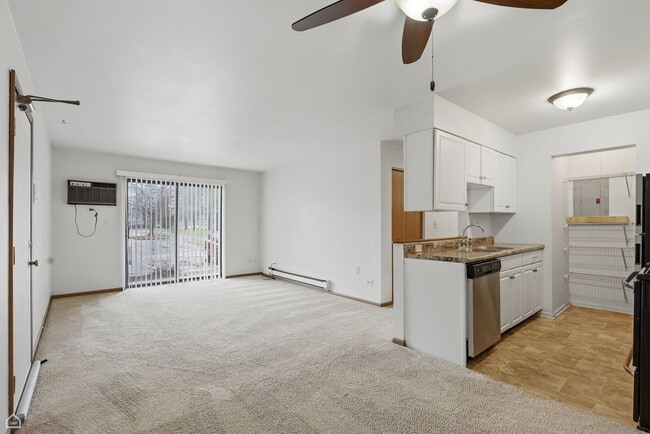 Building Photo - 627 S Virginia Rd