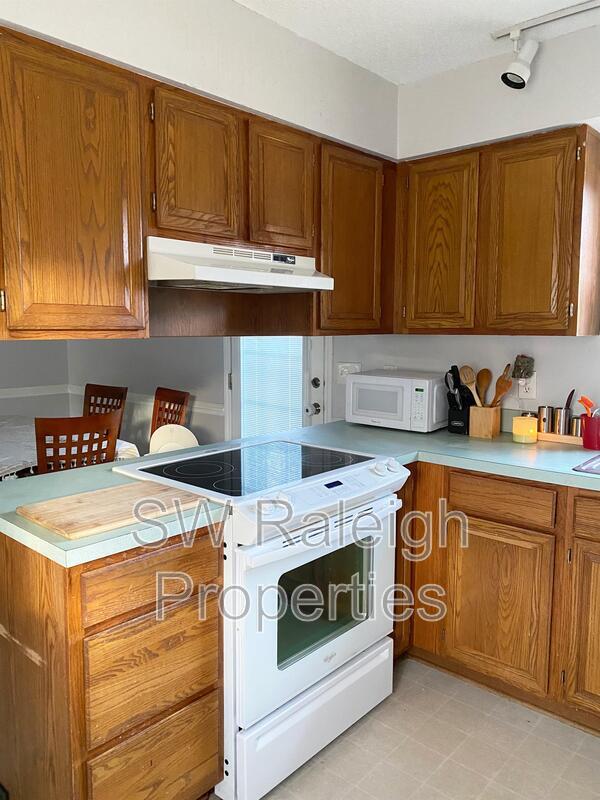 Building Photo - 1400 Squire Ridge Dr