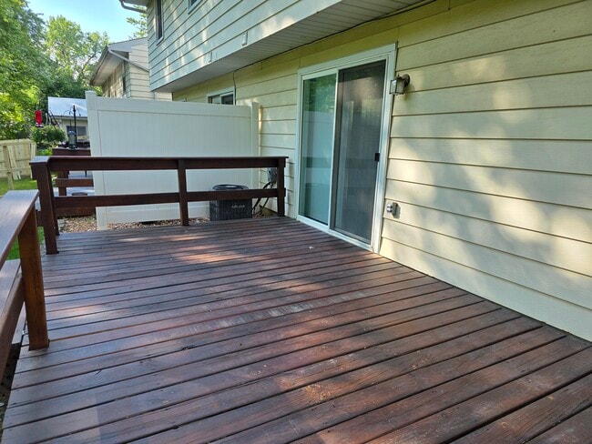 Large private deck - 5205 N Montclair Ave