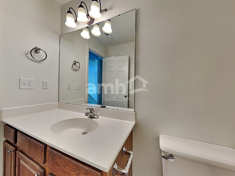 Building Photo - 3226 Silver Spur Ct