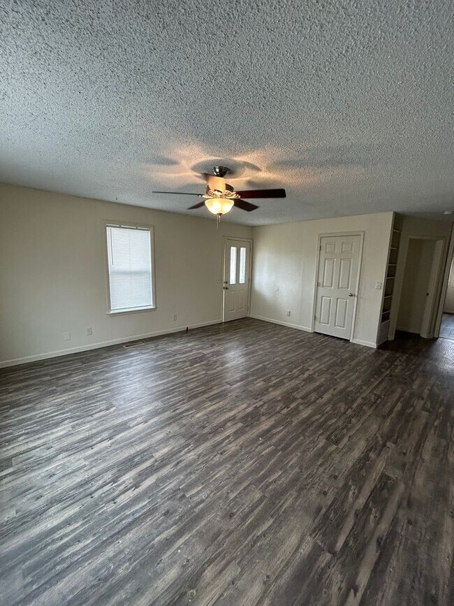 Building Photo - 1551 AR-247