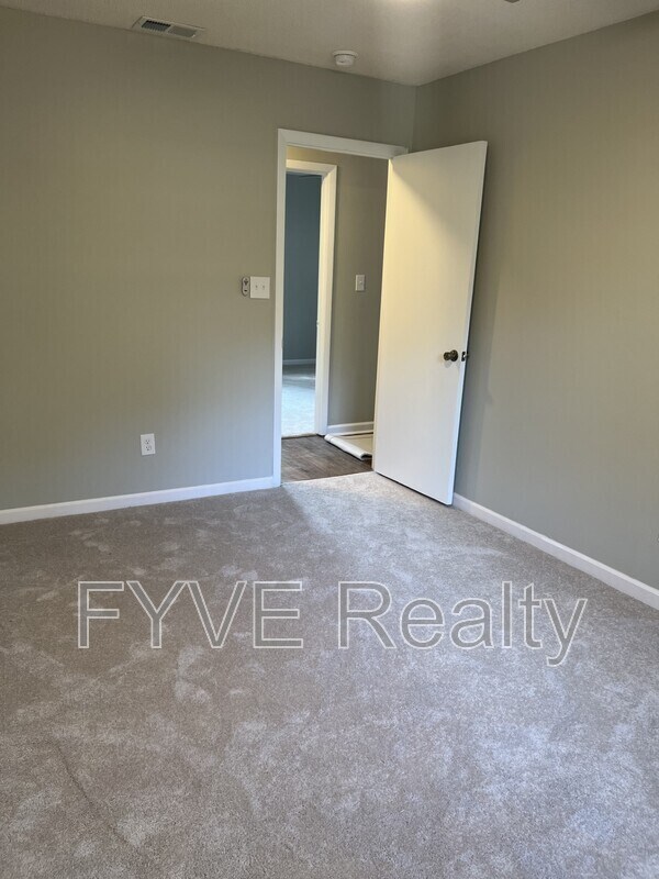 Building Photo - 13 Indian Trail