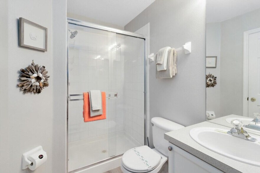 Building Photo - 8156 Sun Palm Dr
