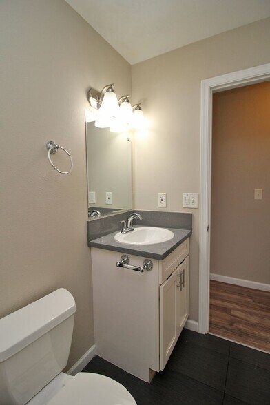 Building Photo - 4609-4609 NE Killingsworth St